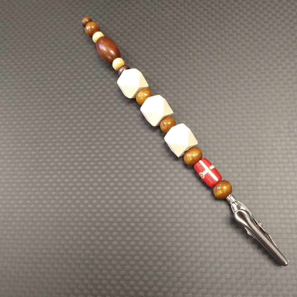🪶 Beaded Roach Clips - Picture 6 of 6
